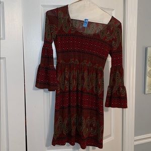 Boutique dress with flared sleeves